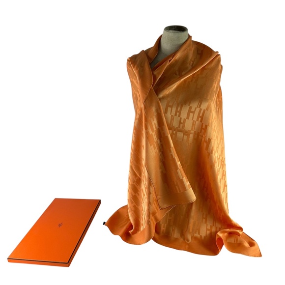 Genuine HERMES Orange Façonnèe Grand H Pattern Silk Wool Scarf Shawl - Picture 1 of 15